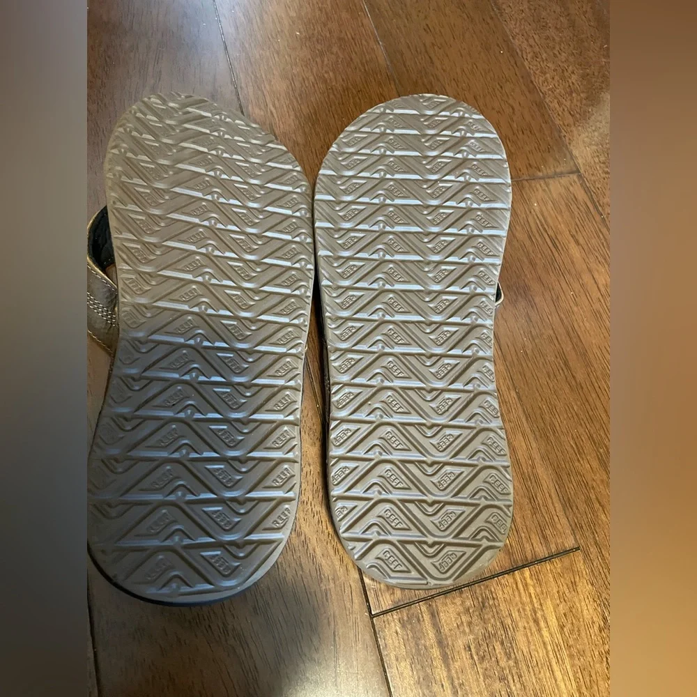 Men’s REEF size 11